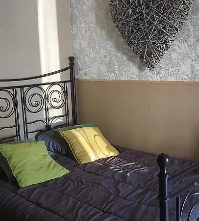 Quarto em Acomodações Particulares Chez Margarett Royan