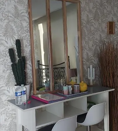 Chez Margarett Royan